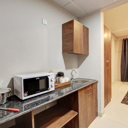 Limewood Stay - Executive Huda City Center Gurgaon Exterior photo