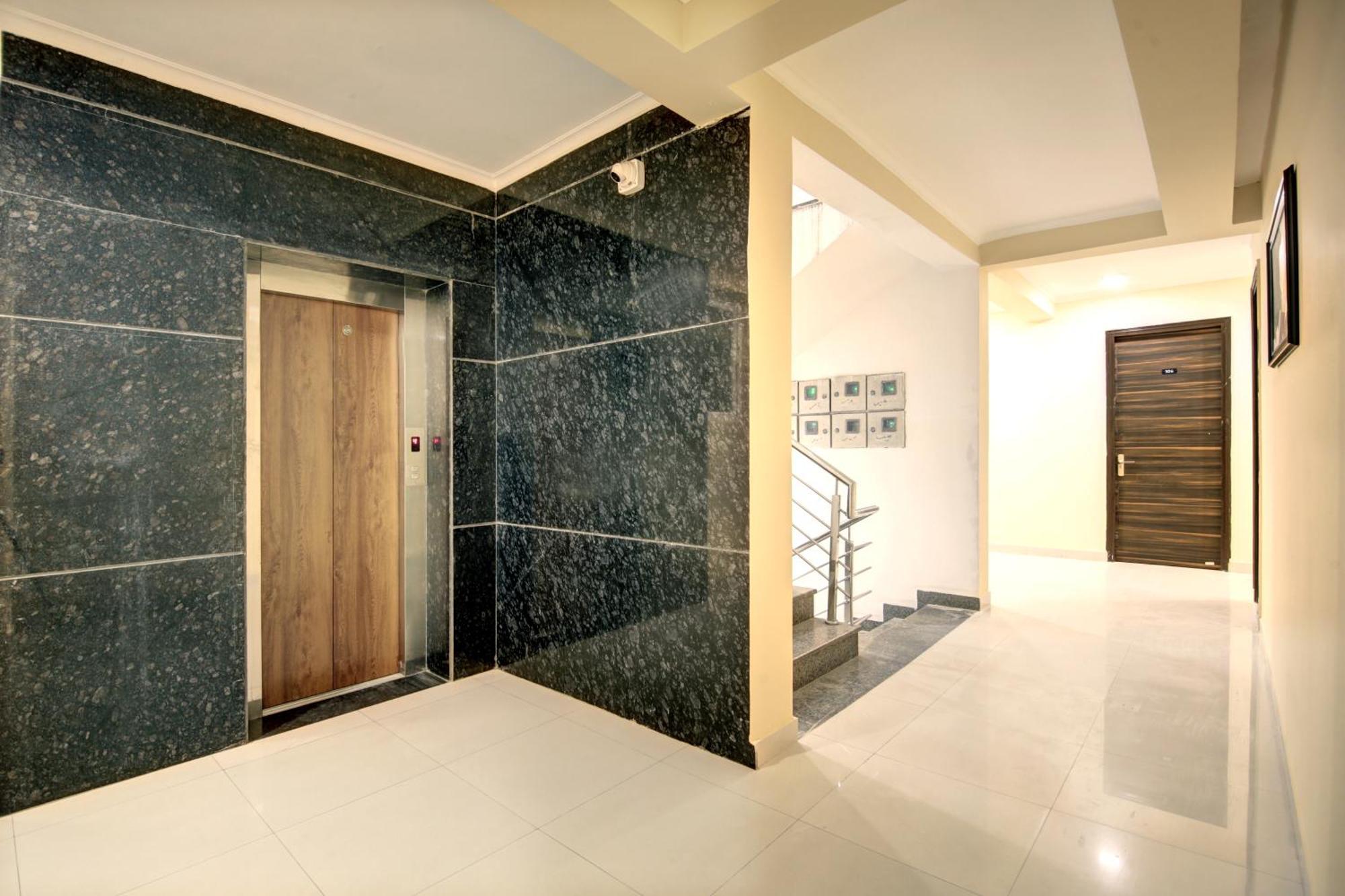 Limewood Stay - Executive Huda City Center Gurgaon Exterior photo